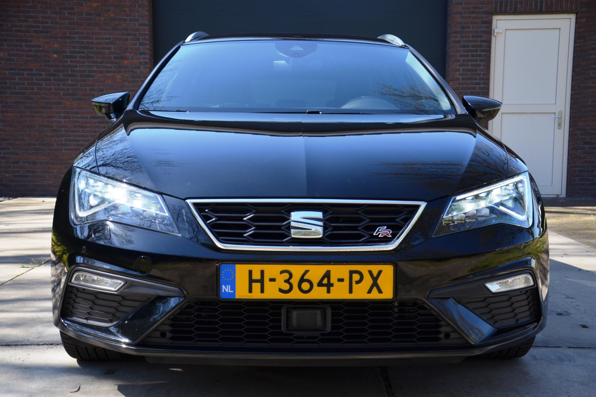 44008117-1.jpg